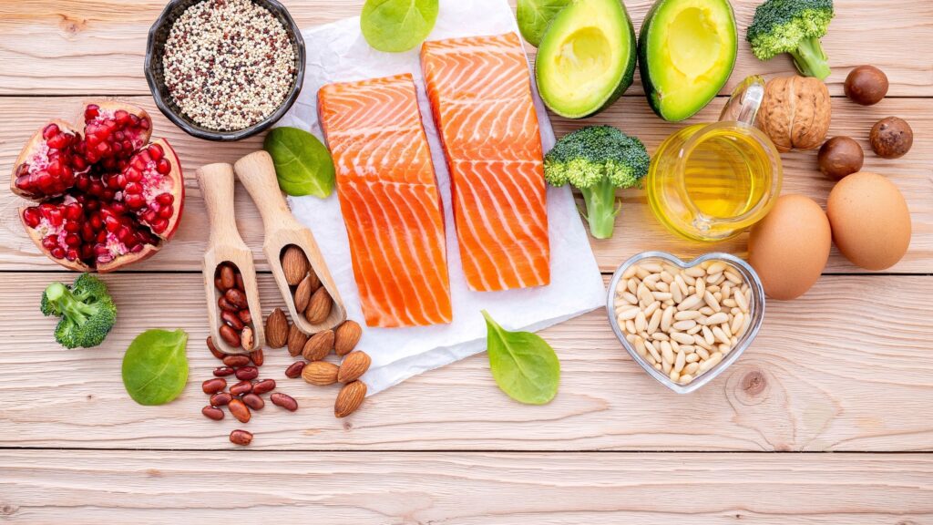 Dieta equilibrada é fundamental para prevenir dor na mama.